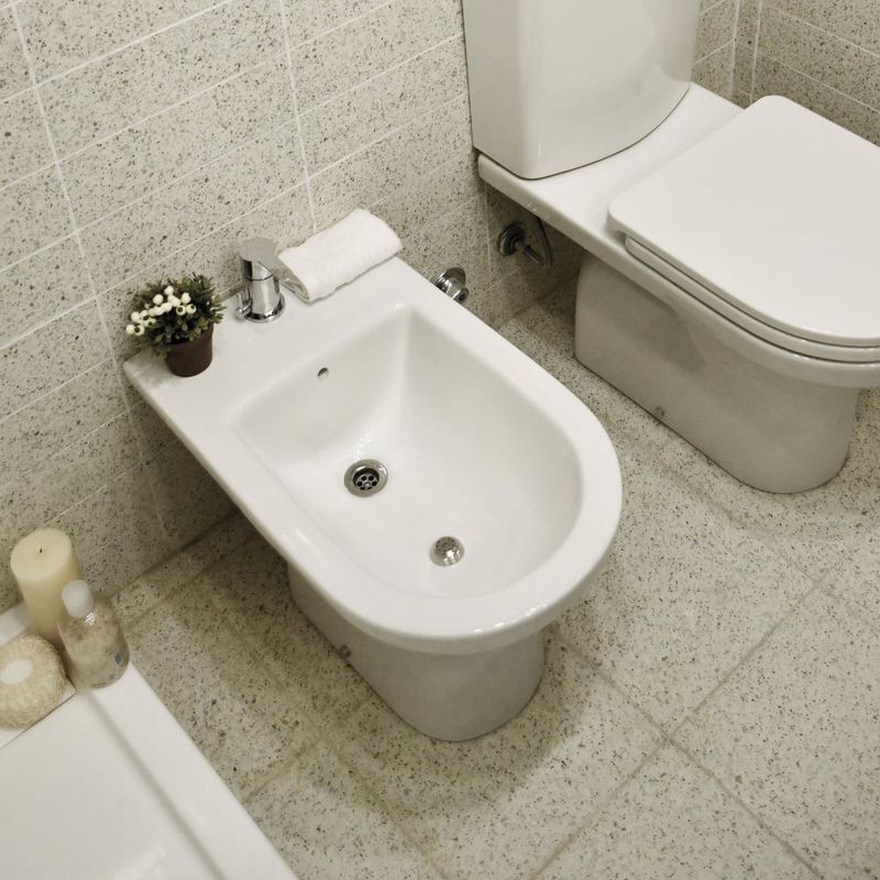 VSE-BI-101-BL_bidet1agujerovarese_foto--4-