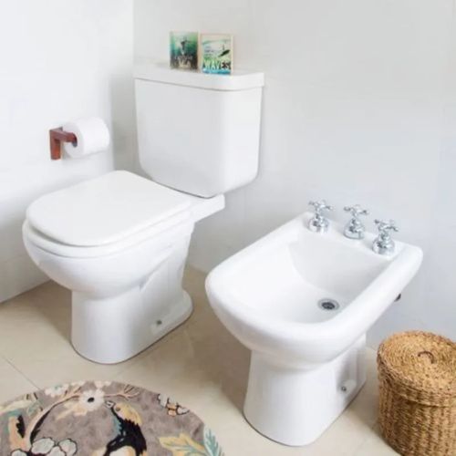 Juego de Baño Ferrum Bari Inodoro largo con Mochila  Asiento y Bidet